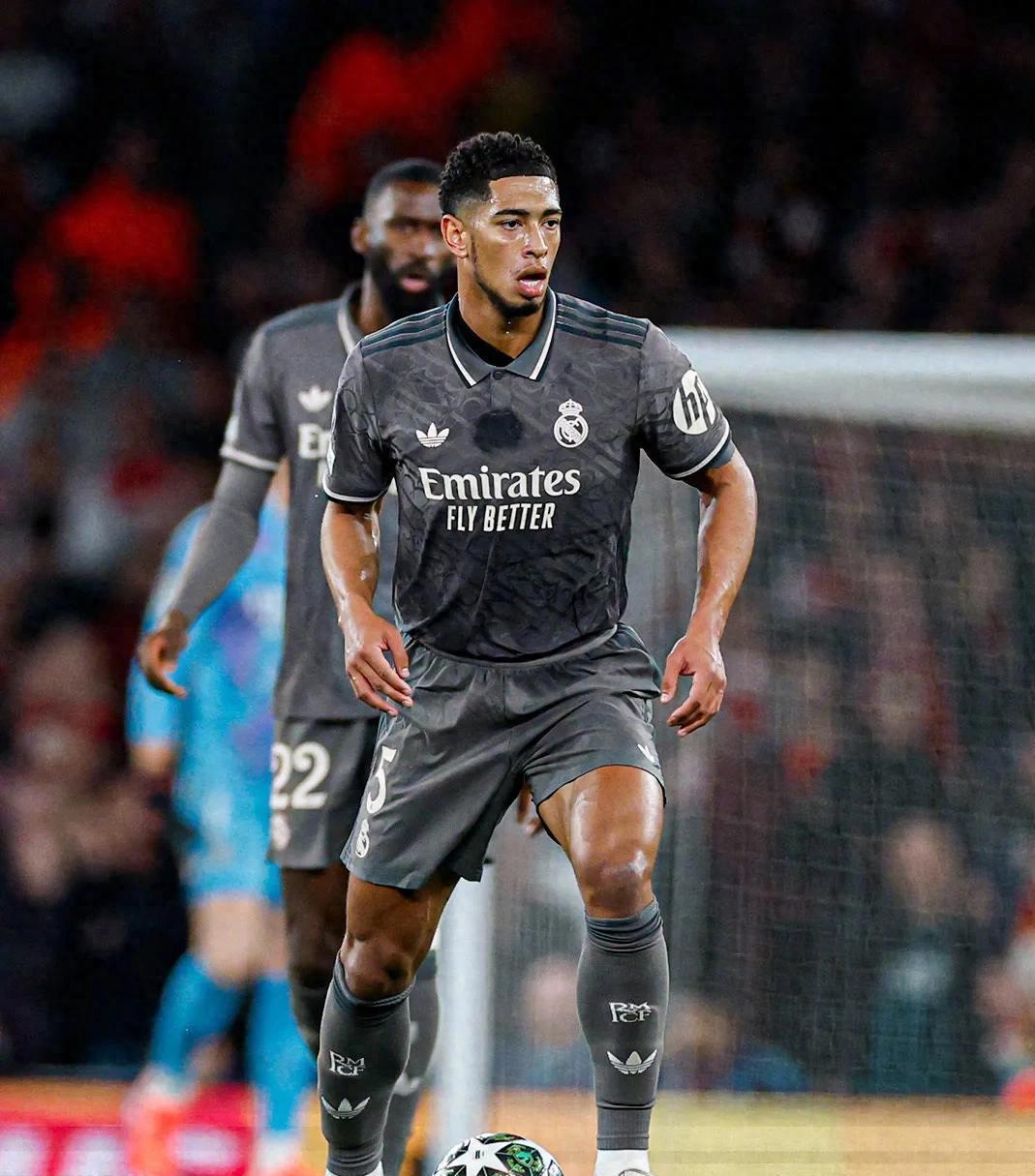 爱游戏官网-锐不可当首场状态出色，阿森纳观众沸腾！，穆古鲁扎重返赛场赢得满堂喝彩(查士丁尼一世)