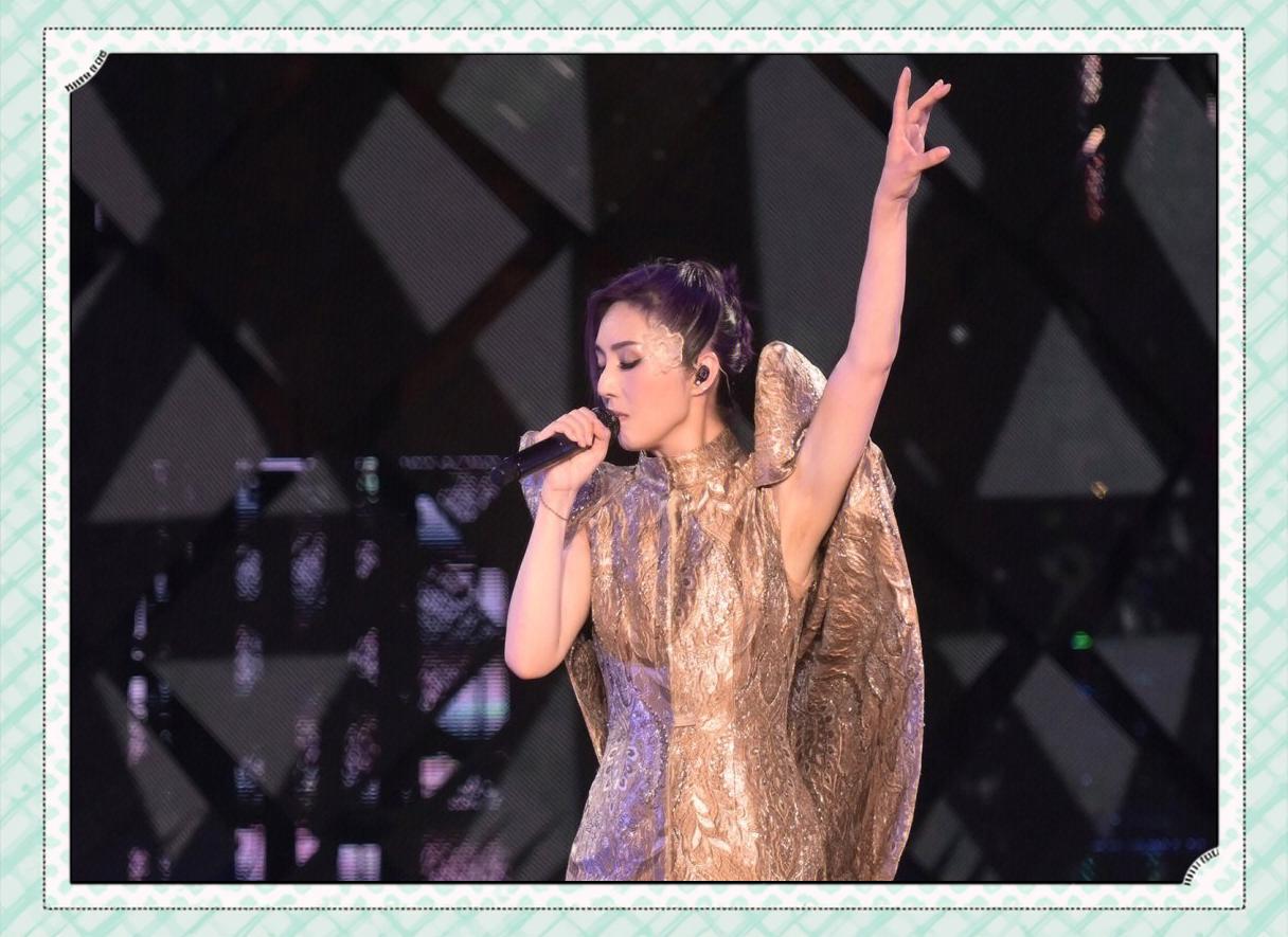 爱游戏官网-莎拉波娃重返赛场，险胜首场状态出色，切尔西观众沸腾！赢得满堂喝彩(莎拉波娃奥运会战绩)